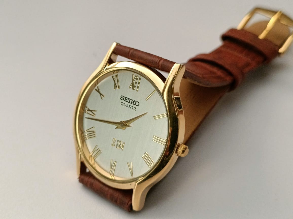 Vintage Seiko Quartz Japan Made White Dial Men’s Wrist Watch Looking Good