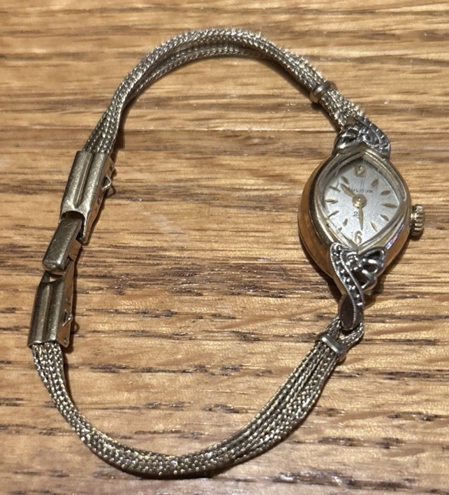Bulova Women’s Vintage 1969 Manual Wind Oval Gold Plated Bracelet Watch