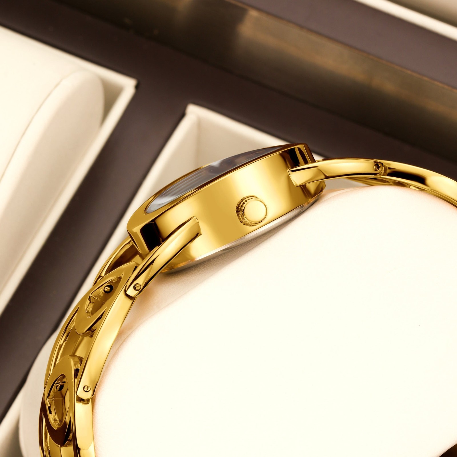 Yalalisi Women’s Quartz Wristwatch Gold-Tone Bracelet Black Dial Analog