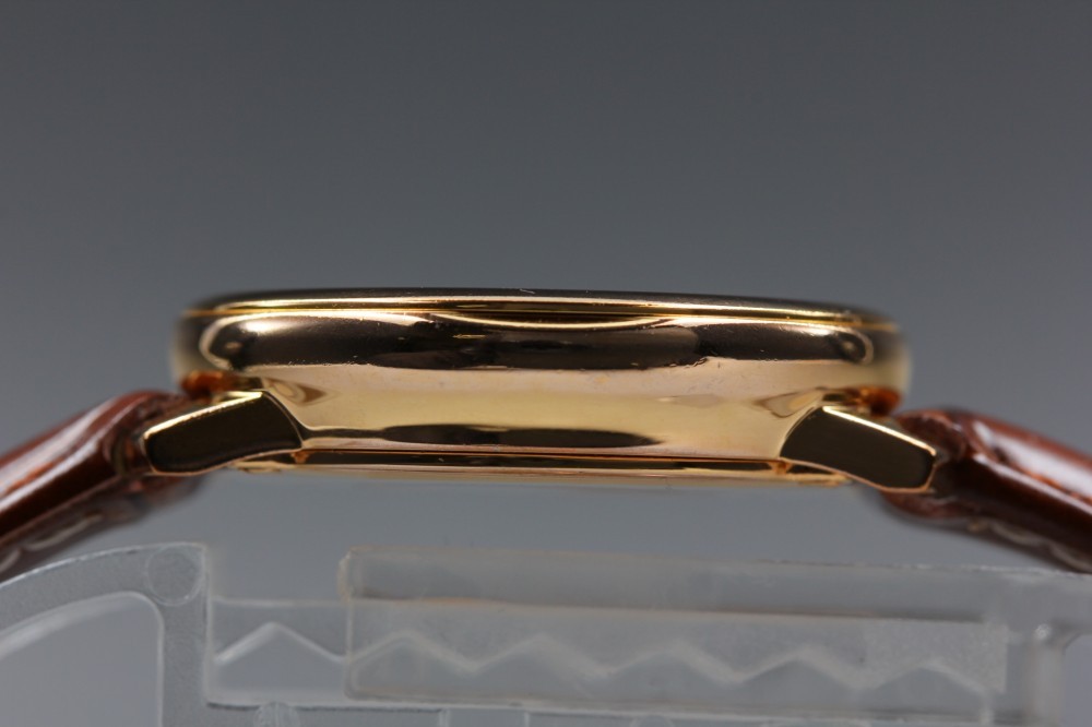 Near MINT FENDI Runaway 71000S White Gold Quartz 28mm Ladies Watch w/ Box