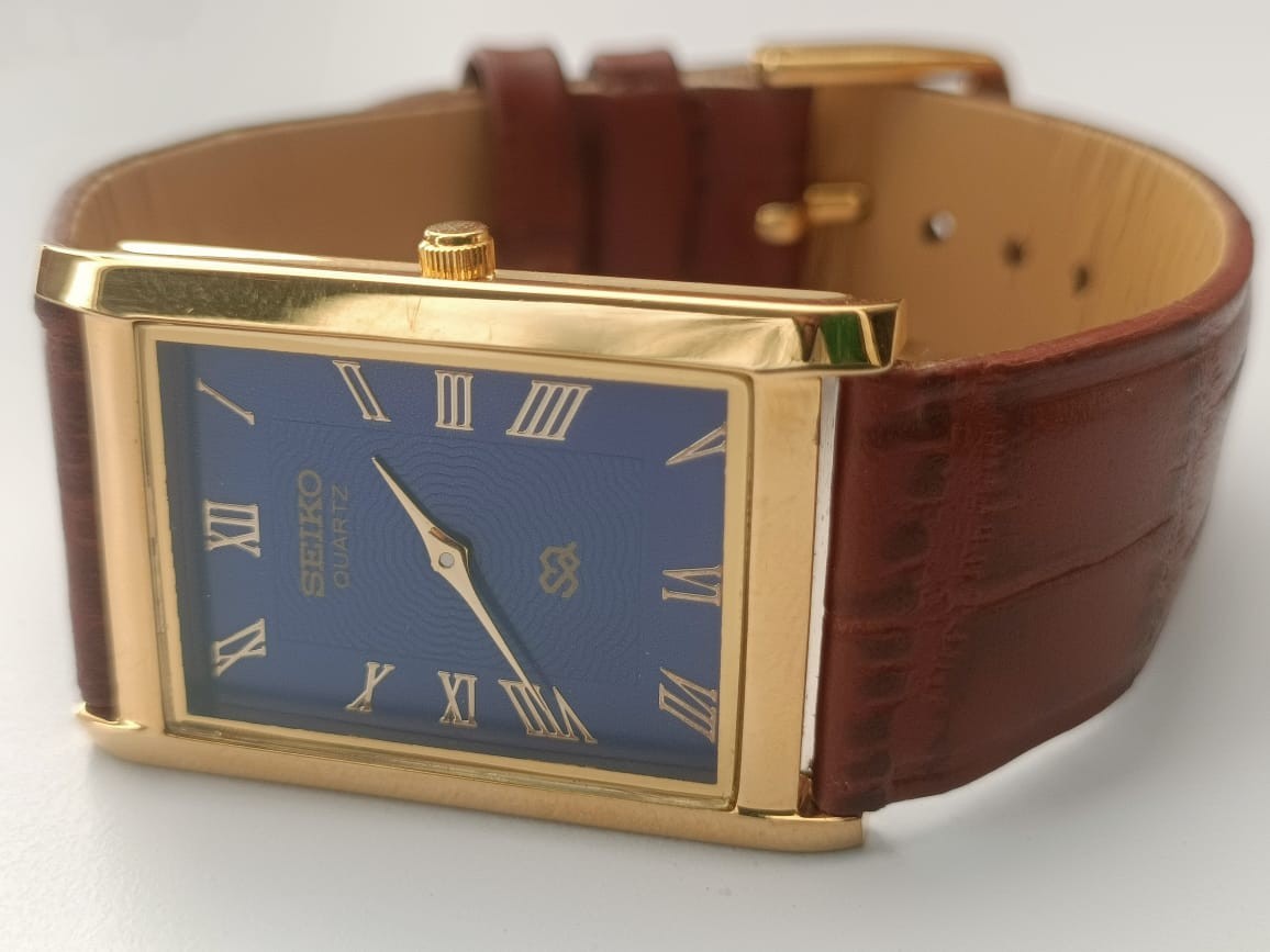 Vintage Seiko Quartz Japan Made Blue Dial Men’s Wrist Watch Looking Good