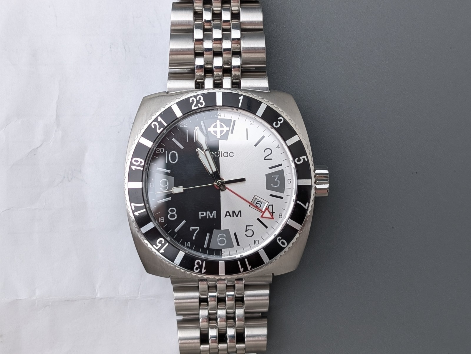 Zodiac GMT AM/PM Z02110 Stainless Steel Men’s Quartz Dive Watch Vintage 44mm