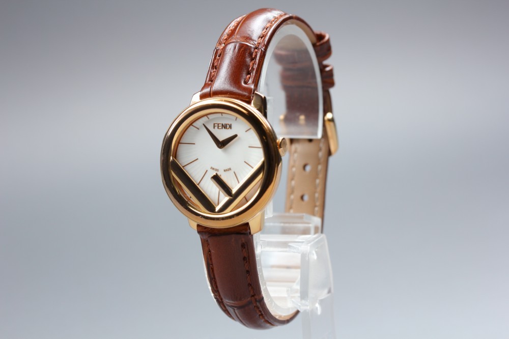Near MINT FENDI Runaway 71000S White Gold Quartz 28mm Ladies Watch w/ Box