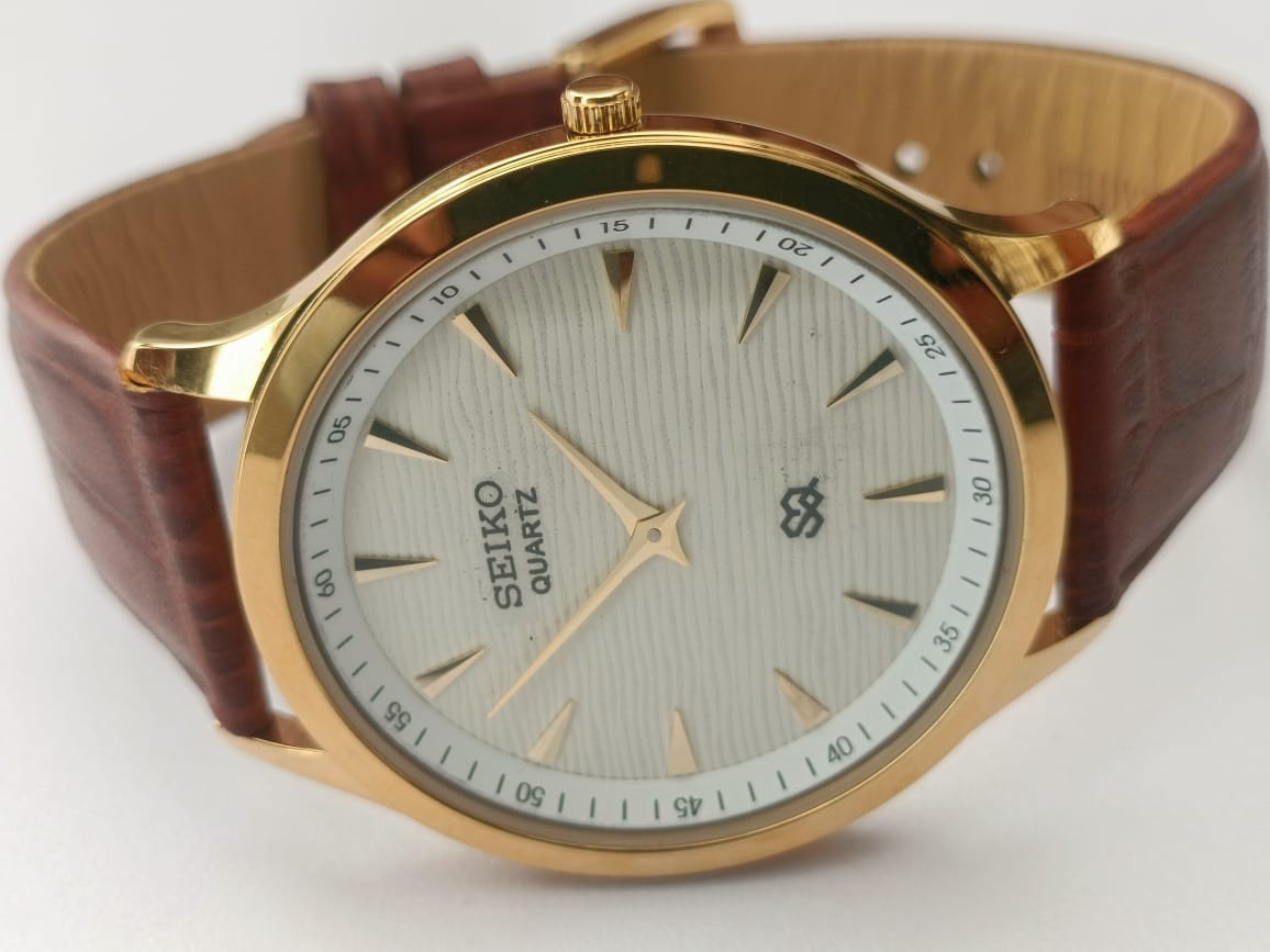 Vintage Seiko Quartz Japan Made White Dial Men’s Wrist Watch Looking Good