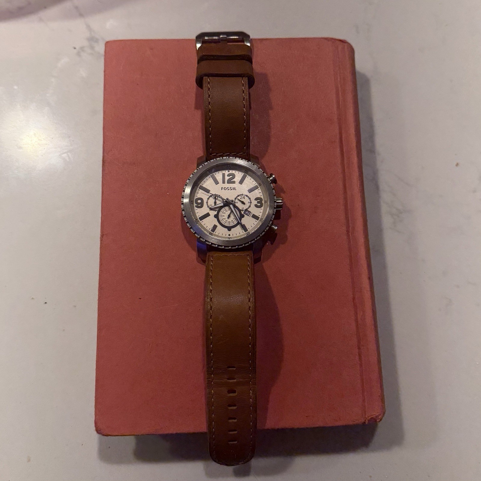 FOSSIL SILVER TONE,TAN,BROWN LEATHER BAND,CHRONOGRAPH,LARGE DIAL WATCH BQ2081