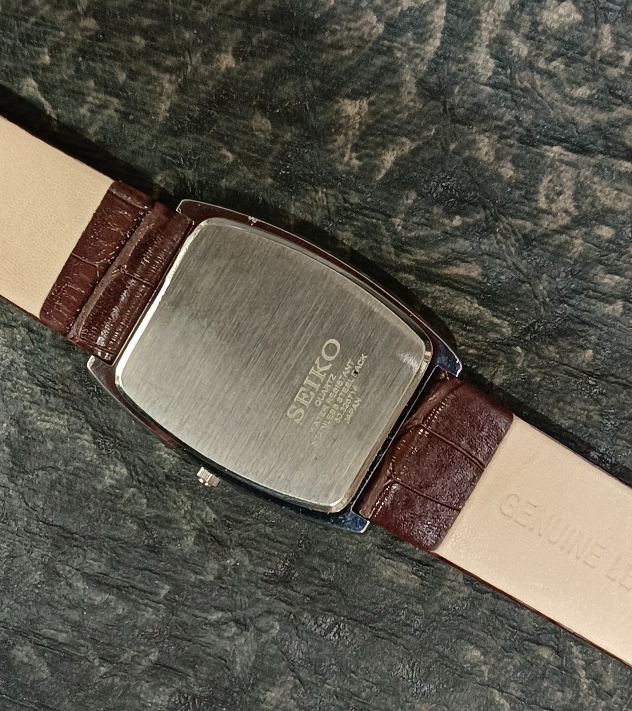 Seiko Two Hands Quartz Slim Wristwatch Elegant Minimal Dress Watch for Men