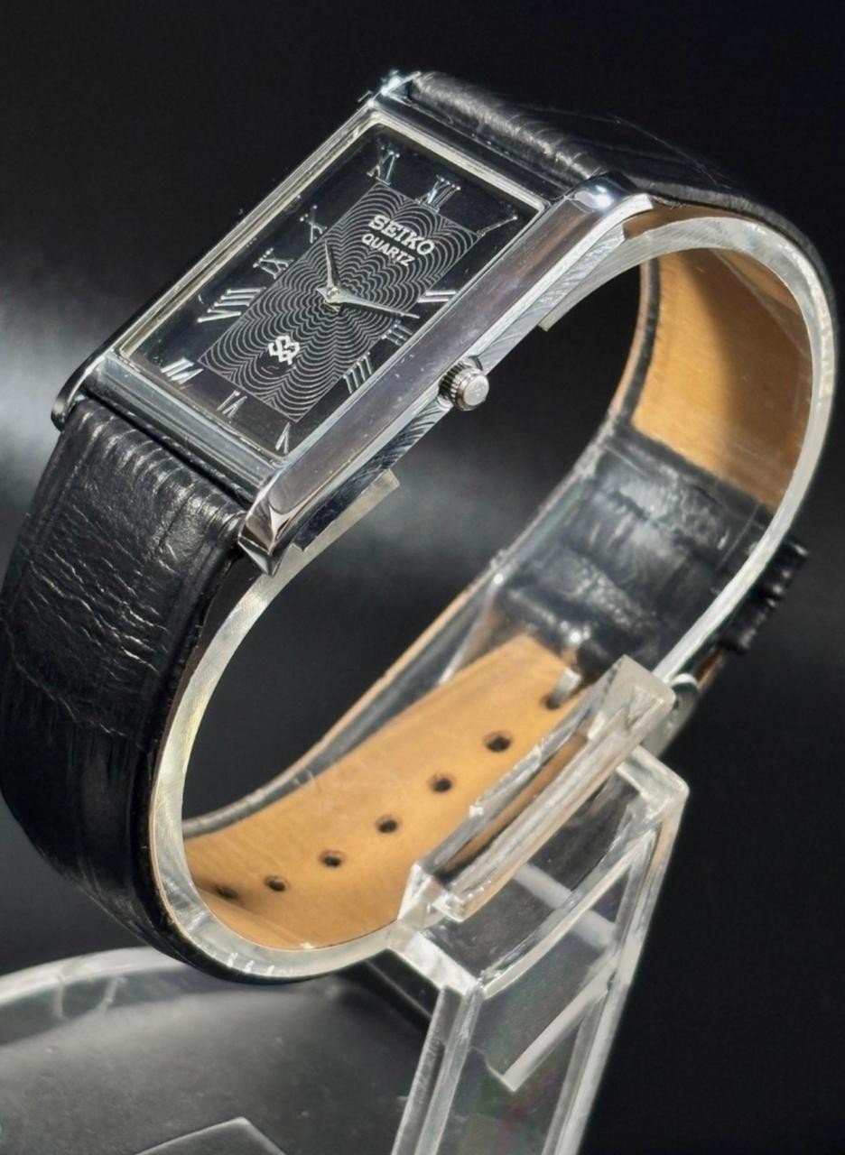 Vintage Seiko Slim Quartz Men’s Wrist Watch With Free DDP Shipping