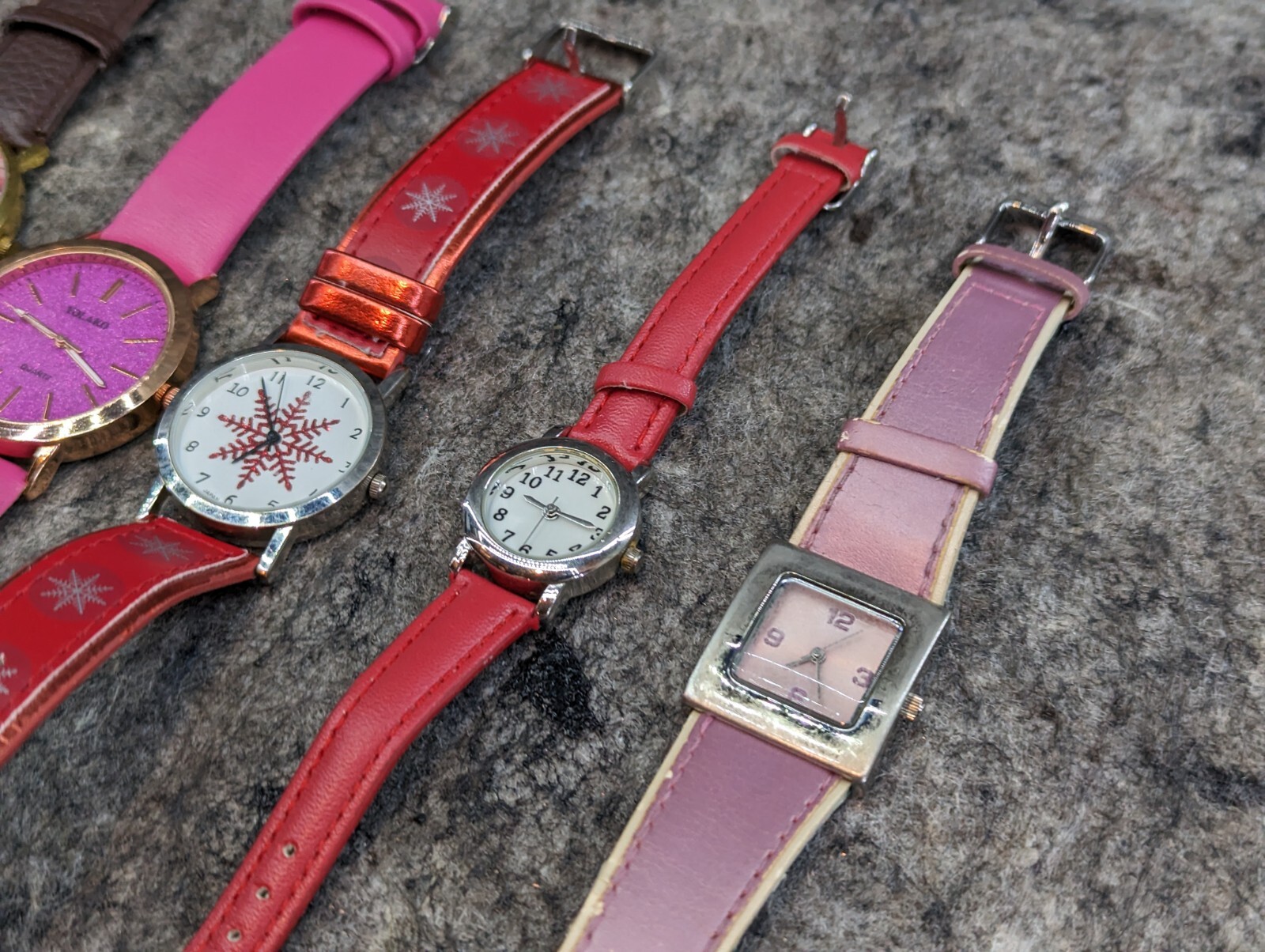 🔥Lot of 13 🔥Ladies Watches – Rubber, Leather Banded – Dead Batteries