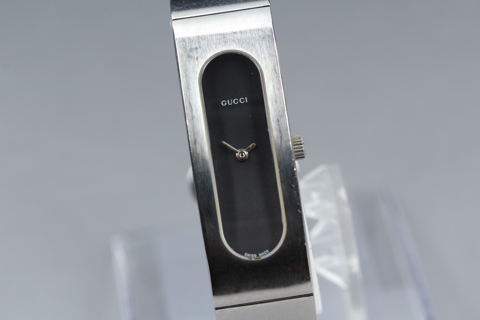 [Near MINT] GUCCI 2400S 14mm Black Dial Bangle Quartz Women’s Watch from JAPAN
