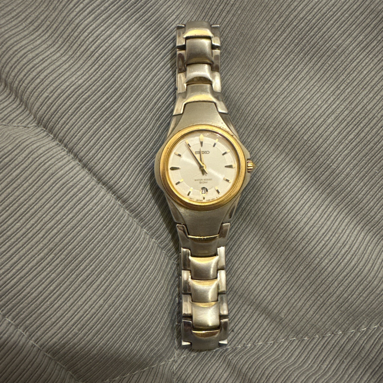 Vintage Seiko 7N89-0460 Ladies / Unisex Two Tone Bracelet Watch – Running