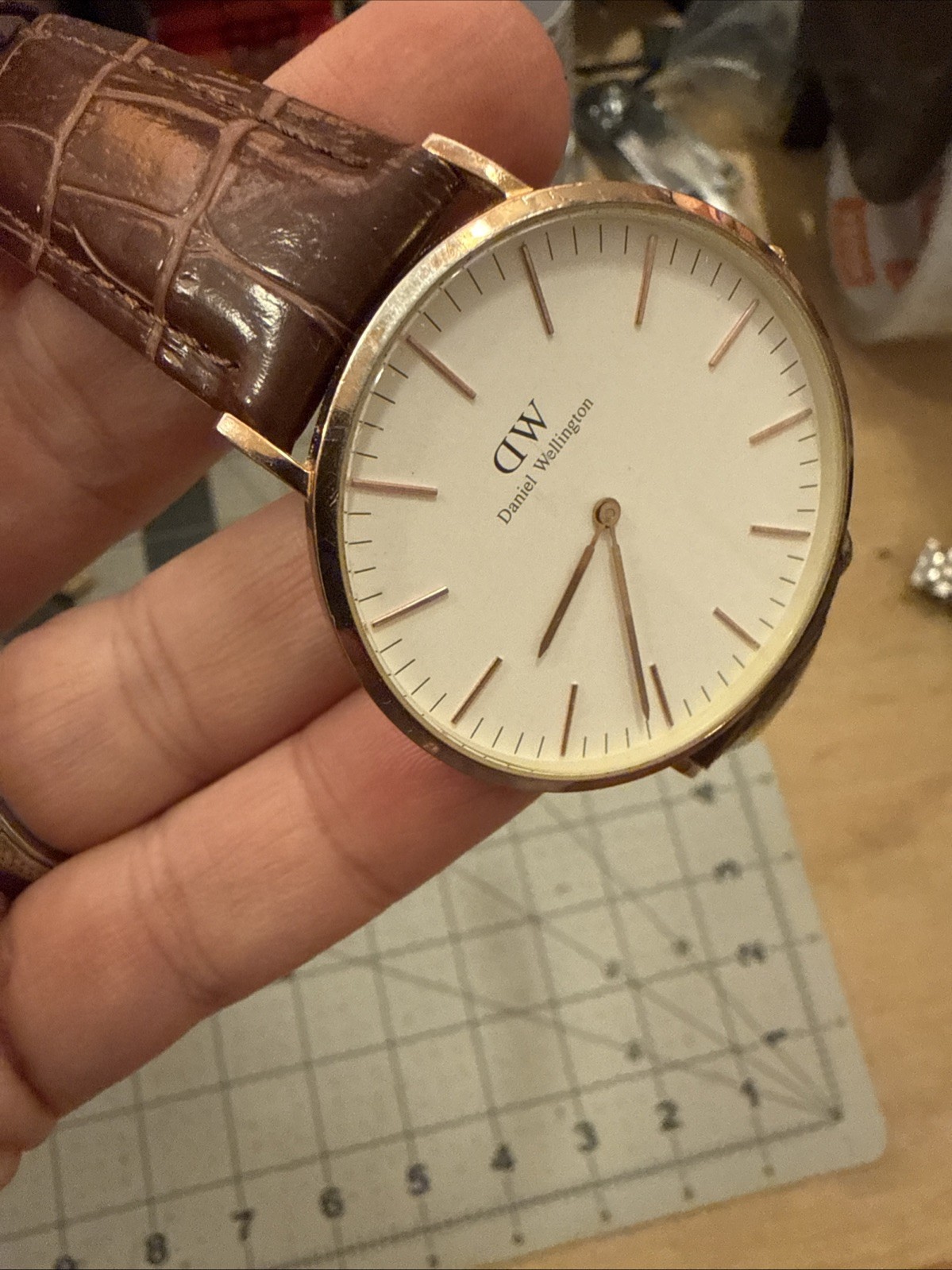 Daniel Wellington Men’s Classic Gold 40 mm White classic dial new battery