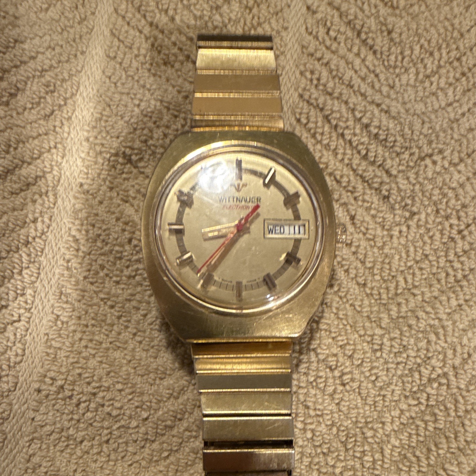 Wittnauer Electronic Men’s Quartz Swiss Made Day/Date Vintage Gold Dial 35mm