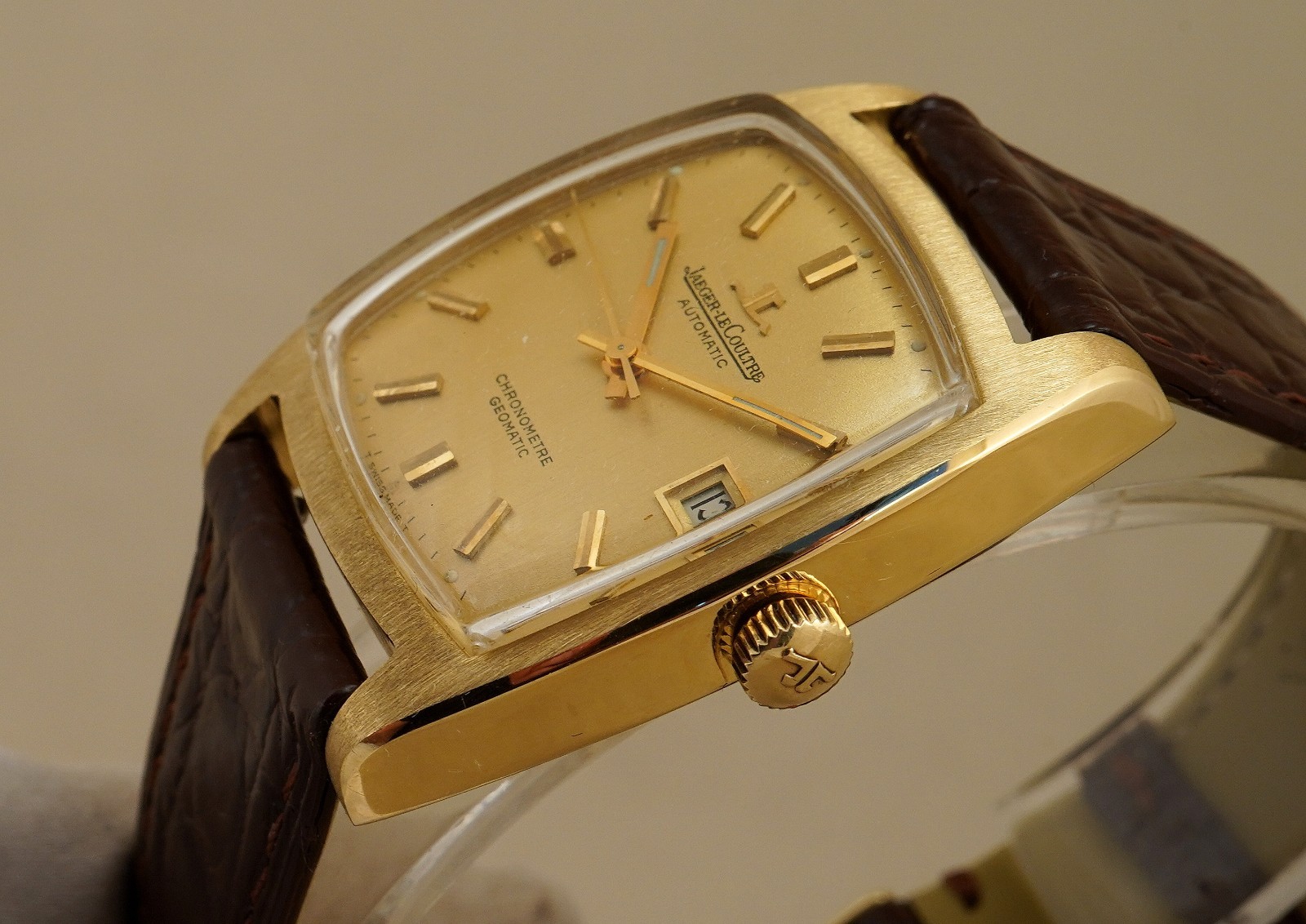 VINTAGE JAEGER-LECOULTRE GEOMATIC TONNEAU E560 18K GOLD ORIGINAL FULL SET 1970’S