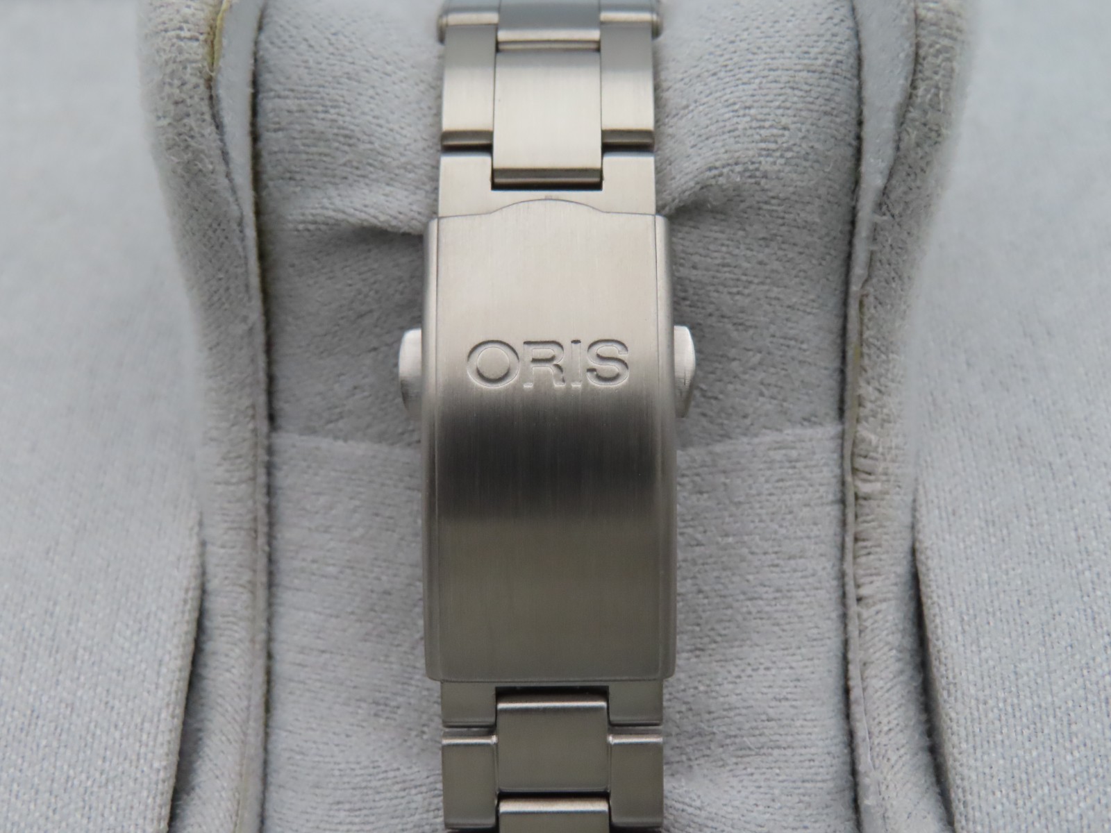 Oris Divers Sixty-Five Black Dial 733 7707 4064 Men’s 40mm Wristwatch