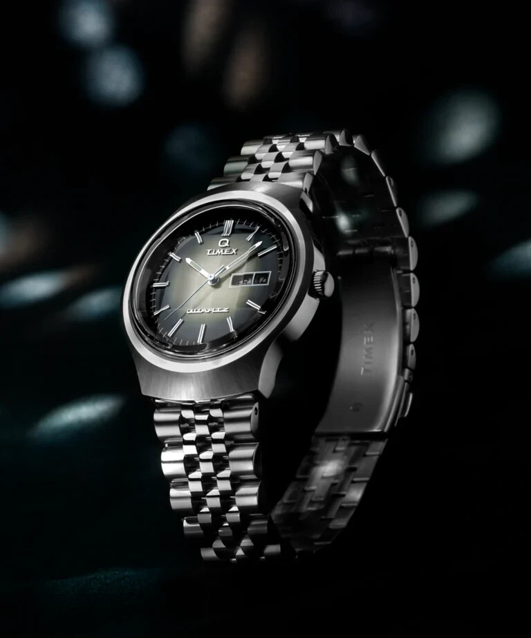 New Q Timex Reissue Dégradé 38mm Stainless Steel Bracelet Watch TW2W22500