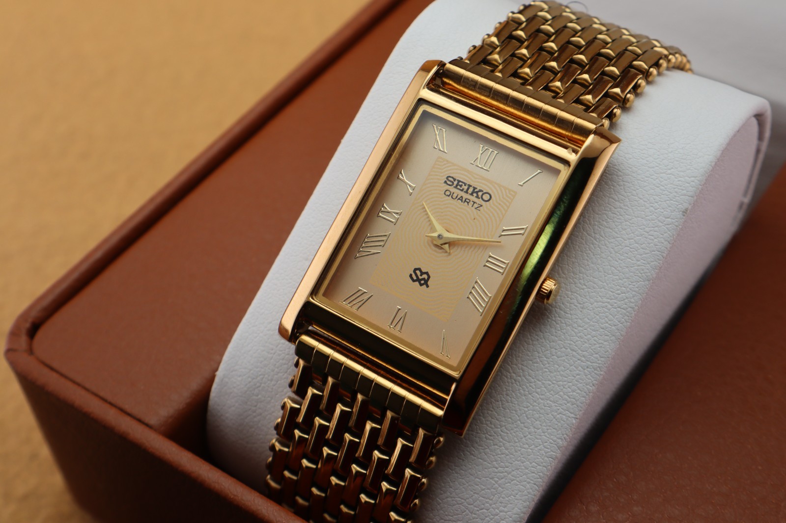 Vintage Seiko Slim Quartz Men’s Wrist Watch Gold Dial with Gold Bracelet.