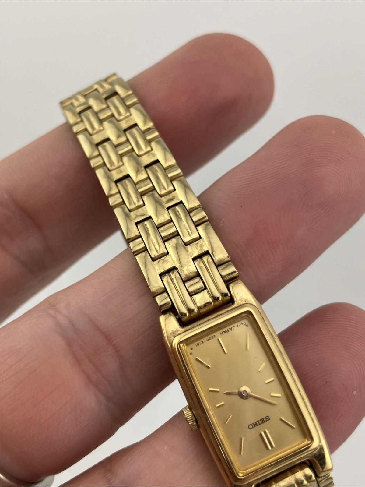 Vtg Seiko Ladies 13mm Watch Gold Tone Gold Tank Dial 5.75″ 2e20-7021 – RUNS