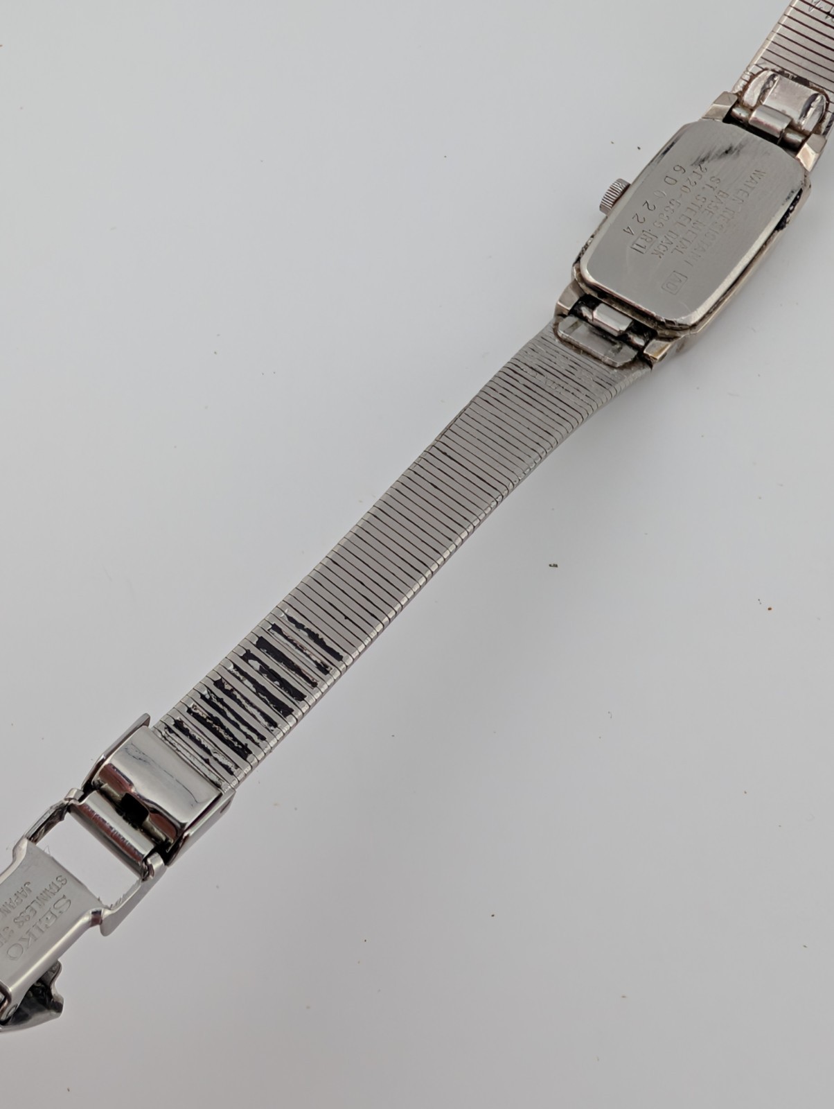 Vintage Seiko Watch Women 13mm Case Silver 6.75″ Band 2E20-5689 New Battery