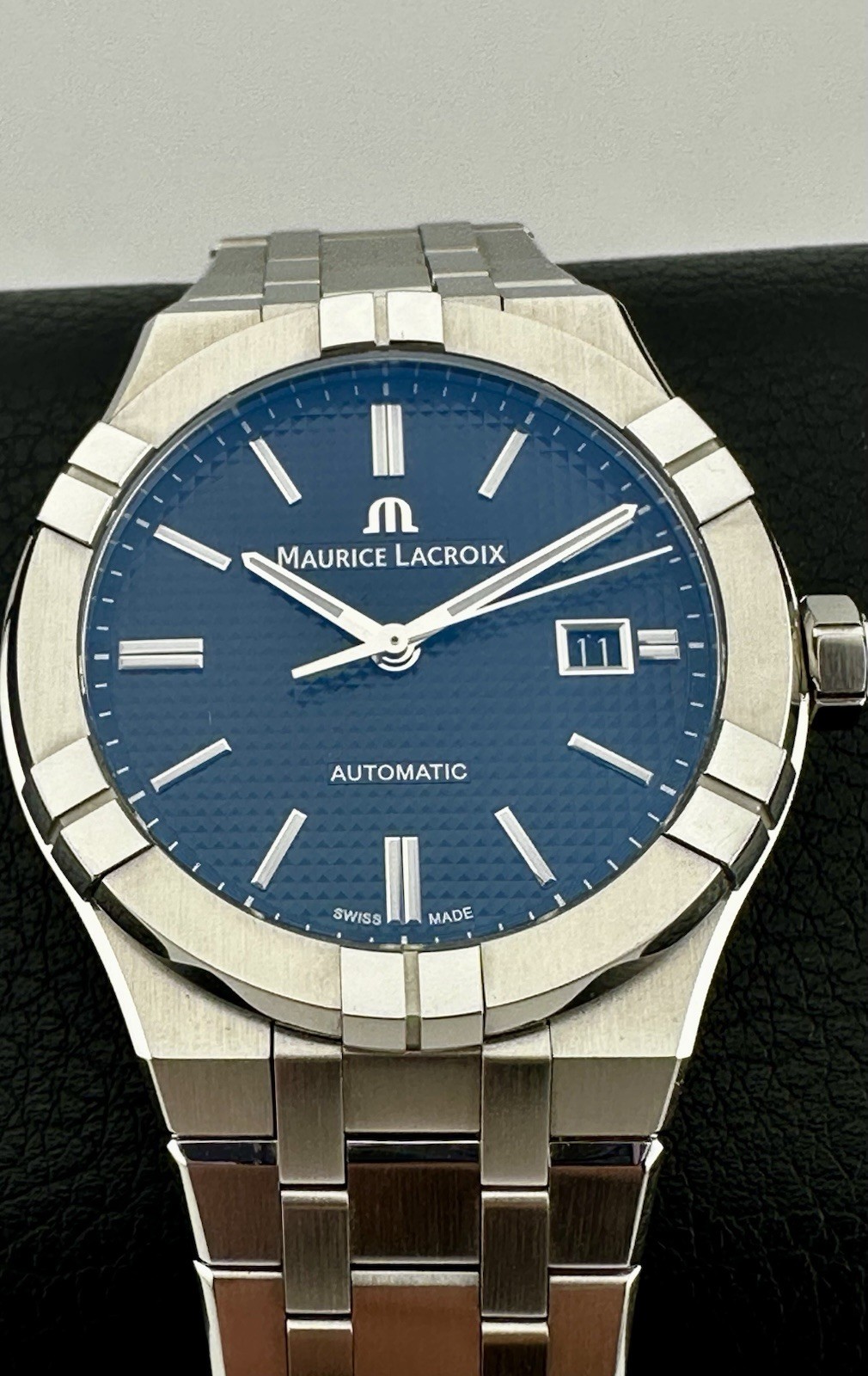 MAURICE LACROIX AIKON AUTOMATIC DATE 42mm Grey Motif Dial Swiss 200m AI6008
