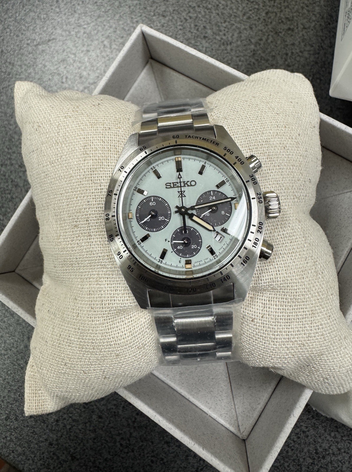 Seiko Prospex Solar Chronograph Men’s 39mm Green Dial Watch SSC965 Made In Japan