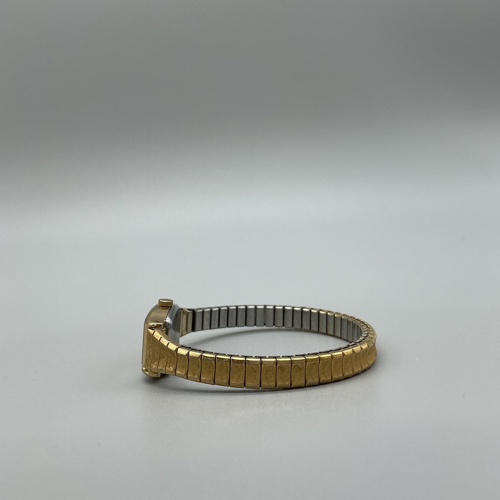 Pulsar V401-5000 Womens Watch 16mm Gold Tone Stretch Band New Battery