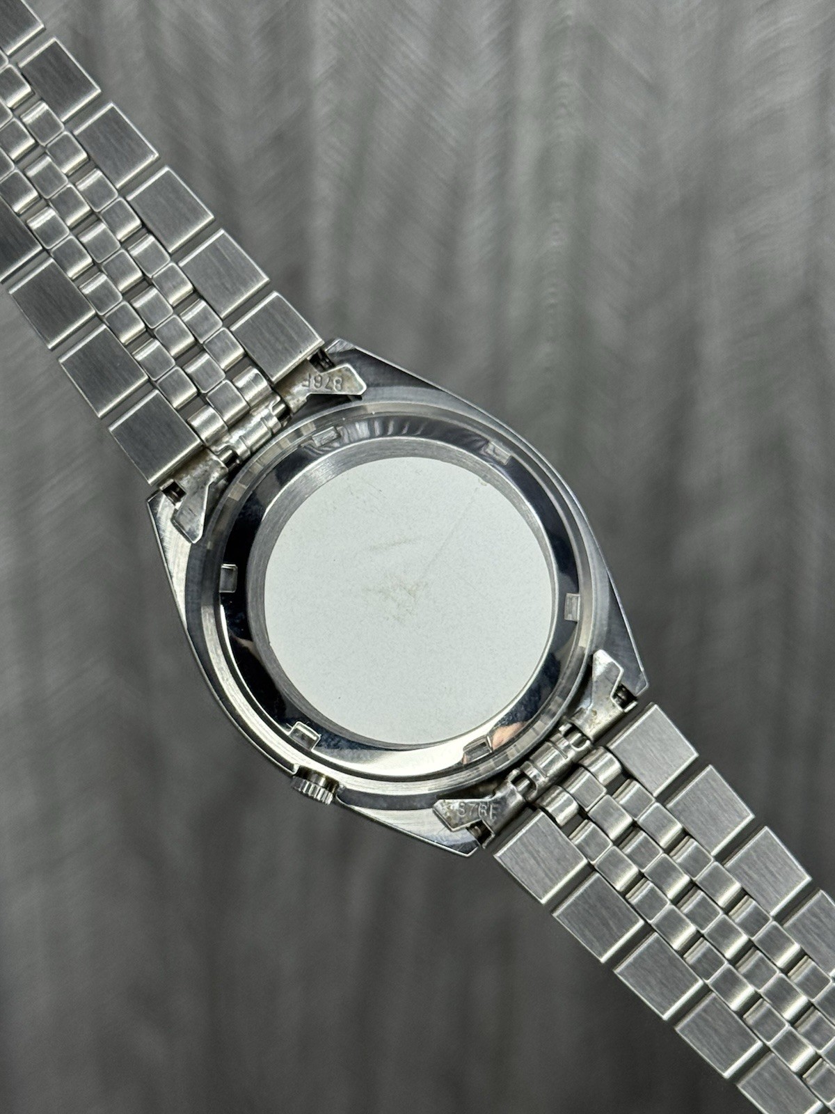 Seiko 5 SNXS73 Automatic 7009-3040 Silver Dial 17 Jewels Men’s Wristwatch Japan.