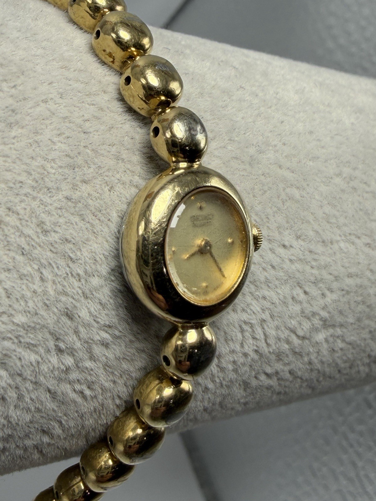 Scratched Seiko 1E20-0079 New Battery Ladies Watch 14MM 6″ Gold Tone