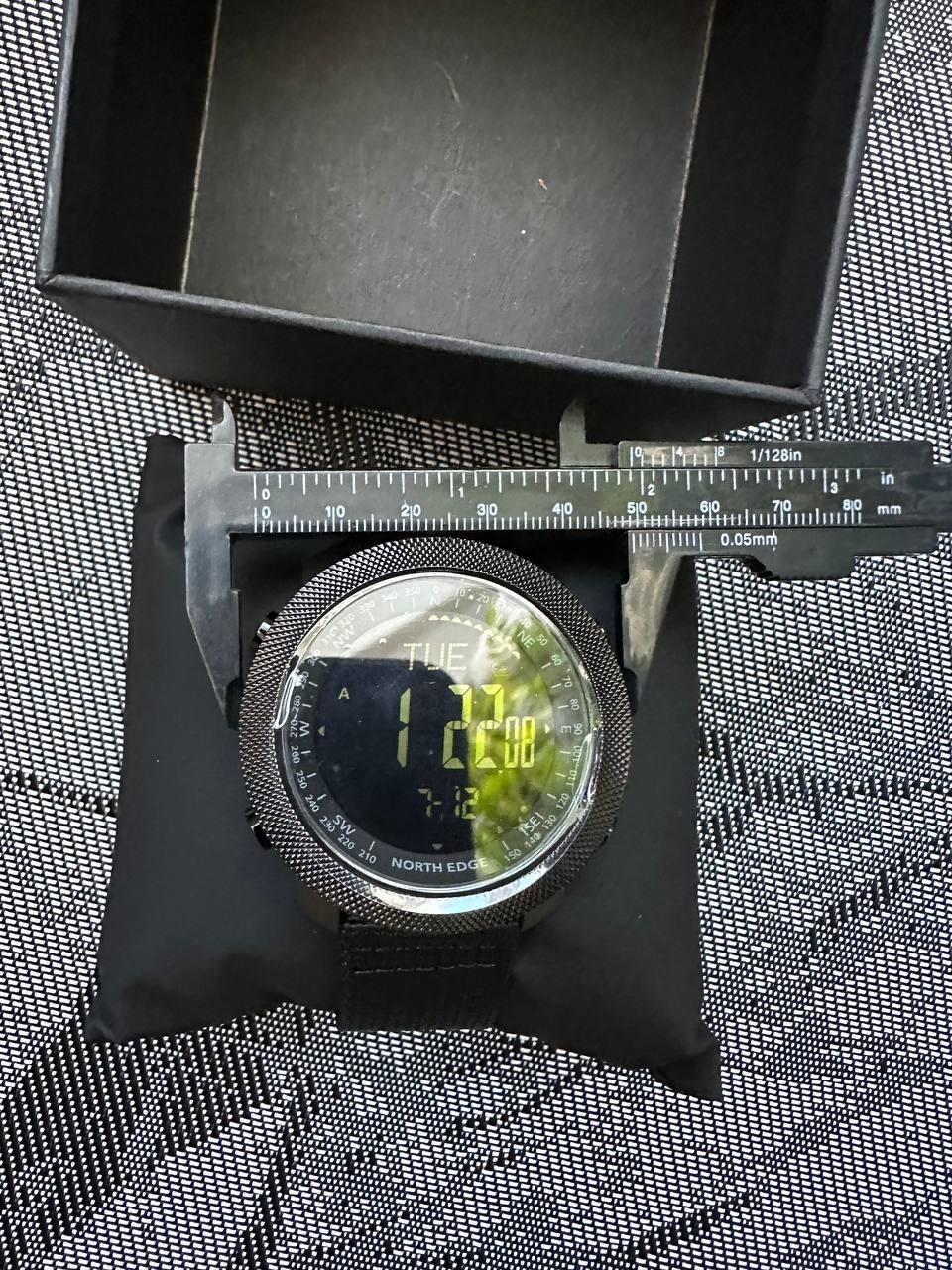North Edge Apache 5BAR Men’s Waterproof Tactical Wristwatch with Compass, Quartz