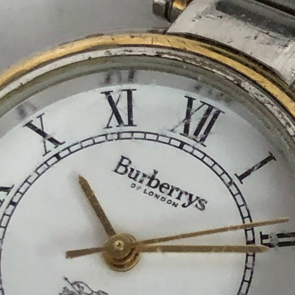 Burberry watch wristwatch quartz battery operated combination color gold silver