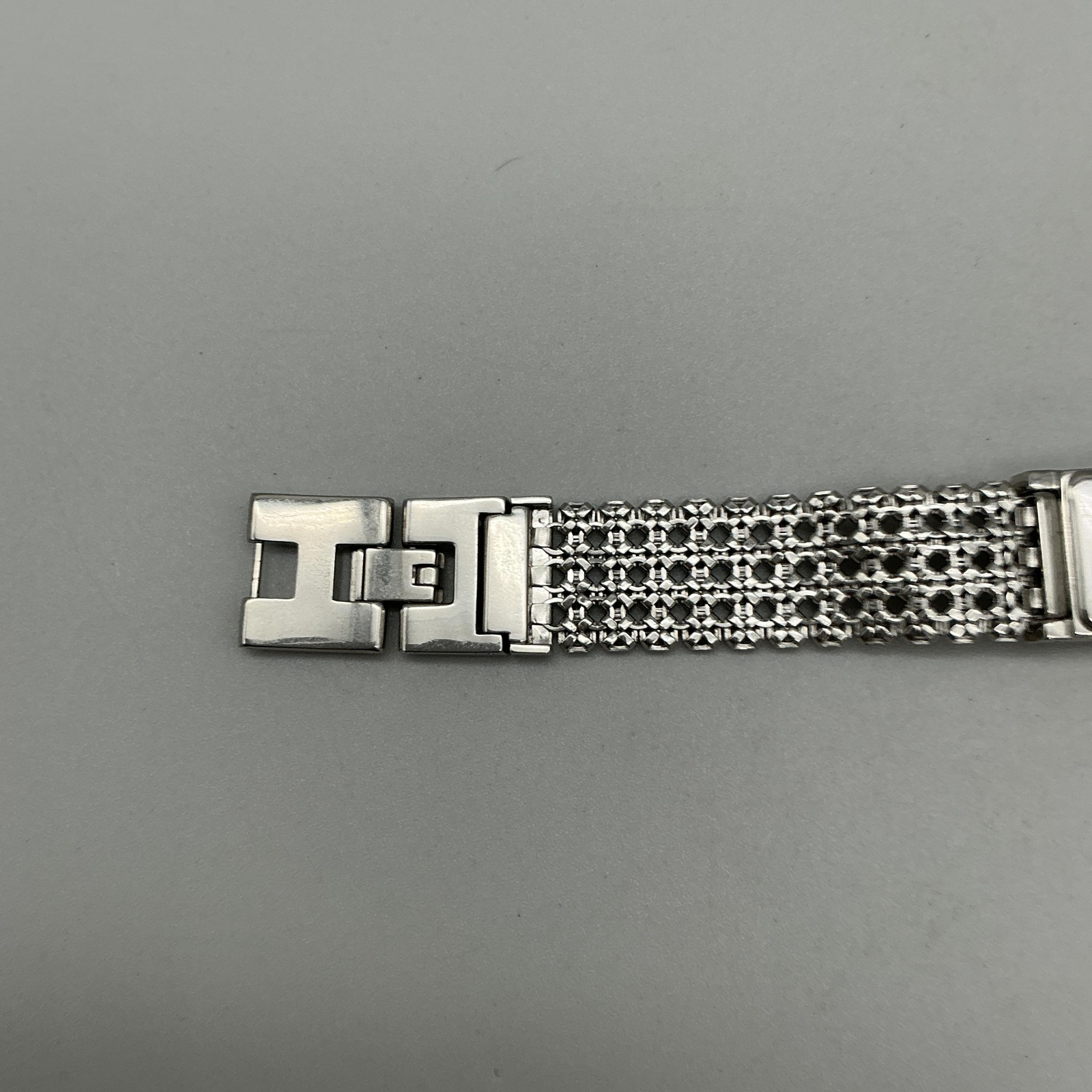 DKNY Womens Watch 16mm White Dial Crystals Silver Tone NY-2008 New Battery 7.5″