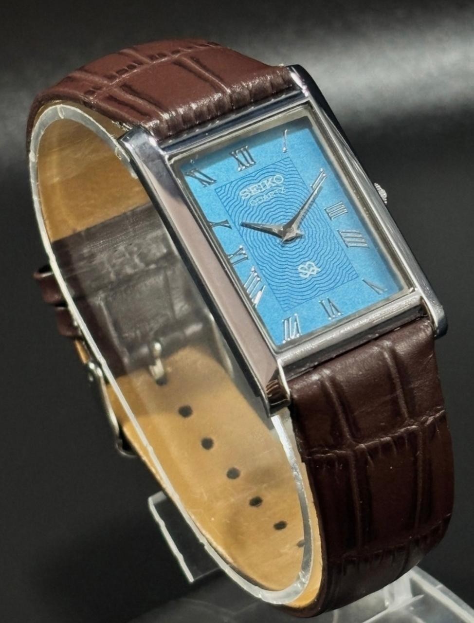 Vintage Seiko Slim Quartz Men’s Wristwatch With Free DDP Shipping