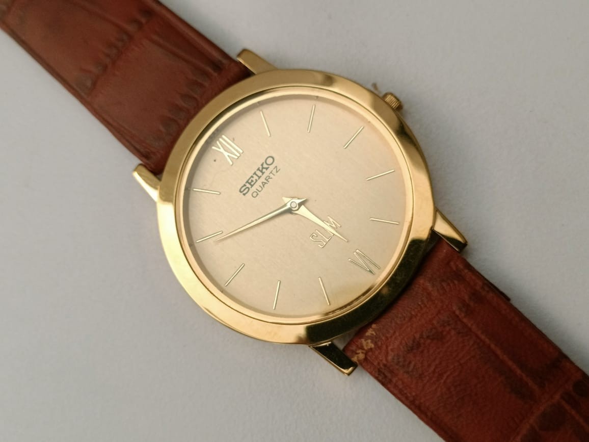 Vintage Seiko Quartz Japan Made White Dial Men’s Wrist Watch Looking Good
