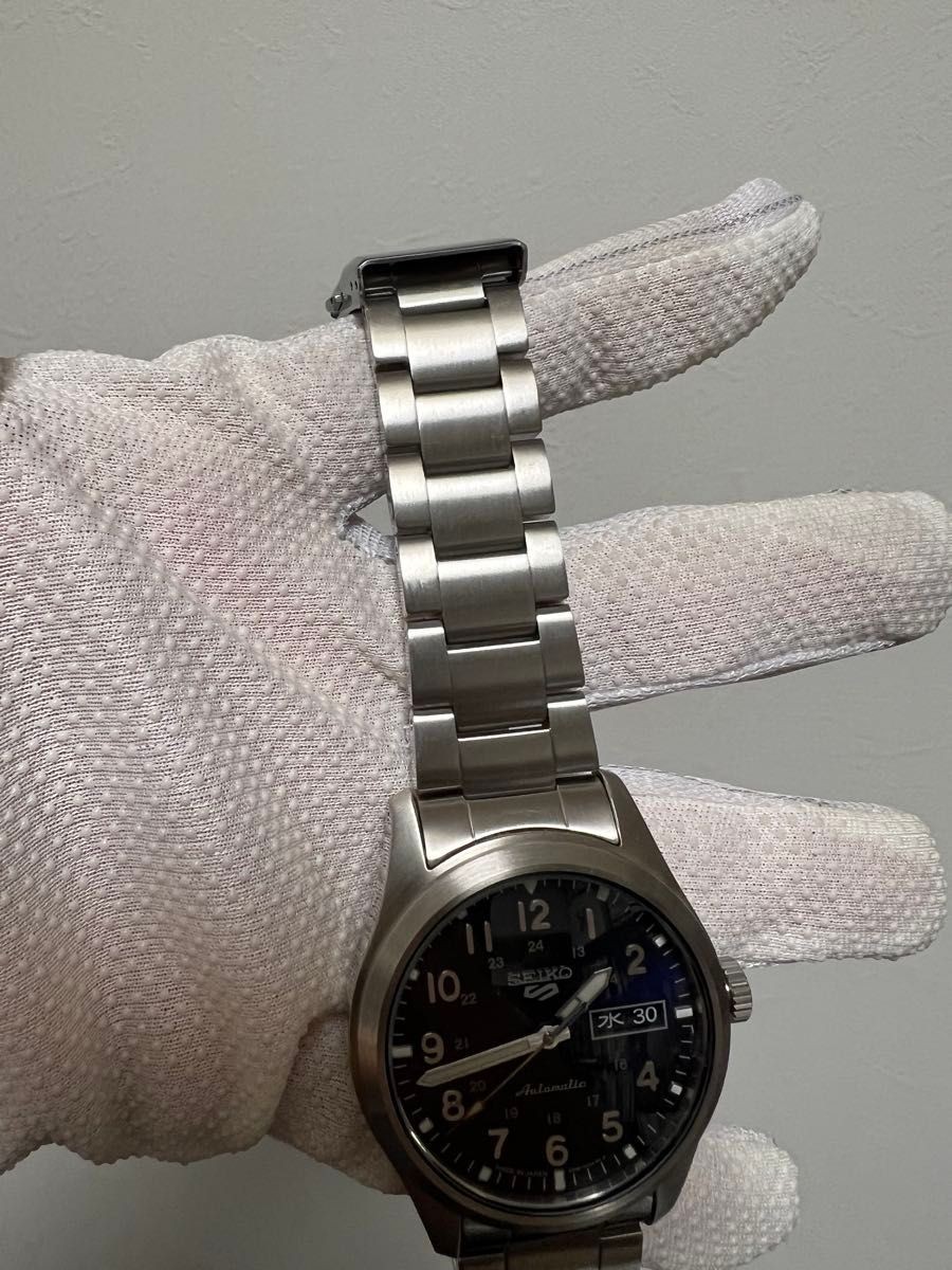 SEIKO SBSA113 Automatic Wristwatch with Day-Date, Steel Case, Blue Gradient Dial