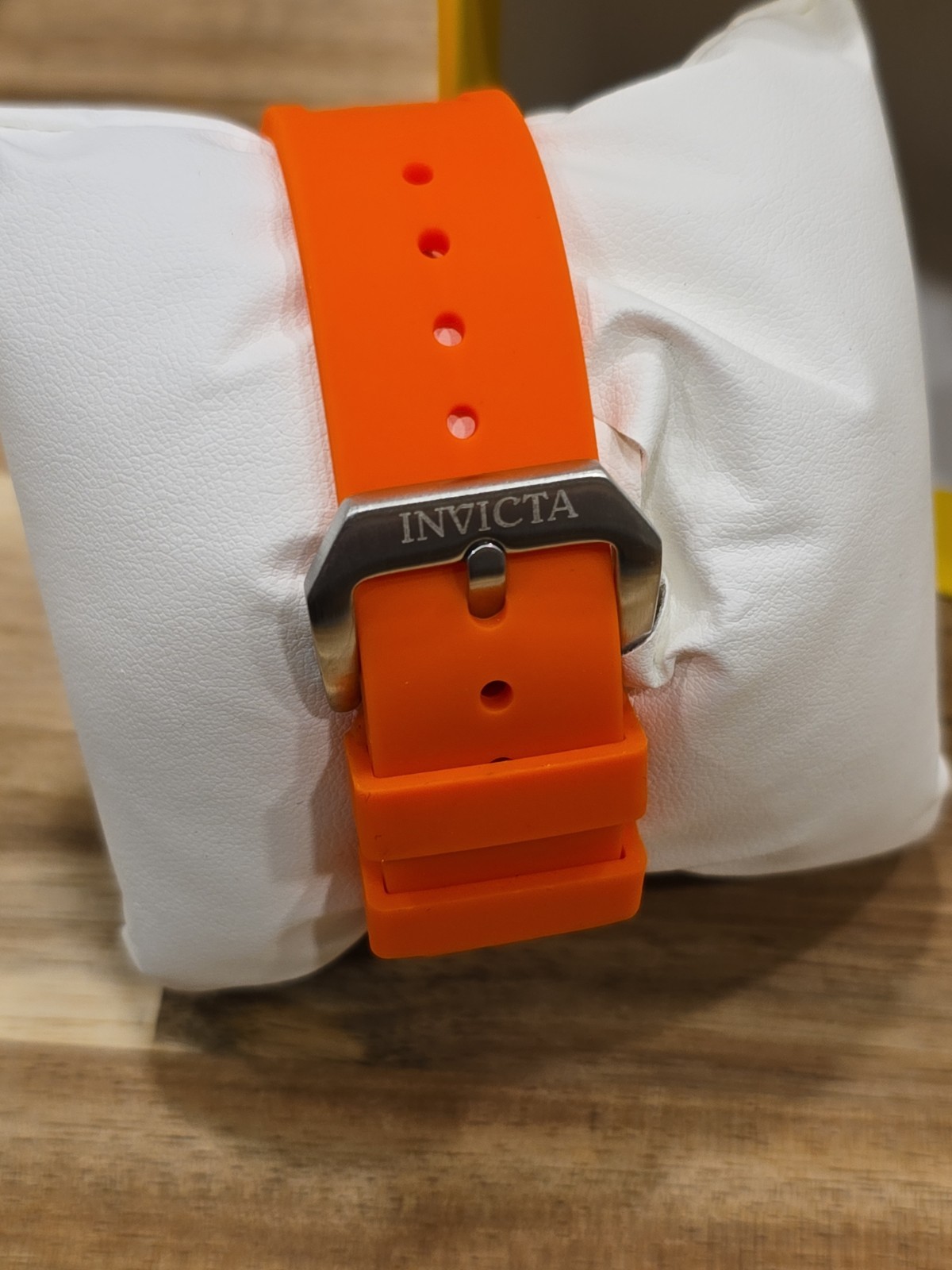 Invicta Racing Vaulthan Men’s Watch – 44mm 69672 White W/Orange Band New