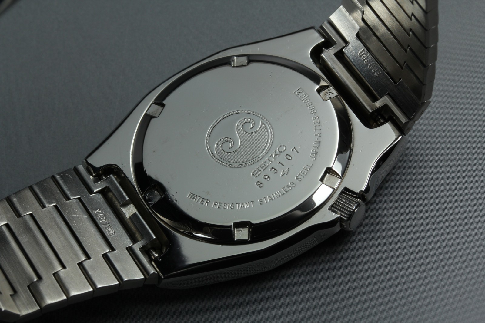 Vintage 1988 Near MINT Seiko Silver Wave Z 7123-8060 Gray Kanji Octagon Qz Men’s