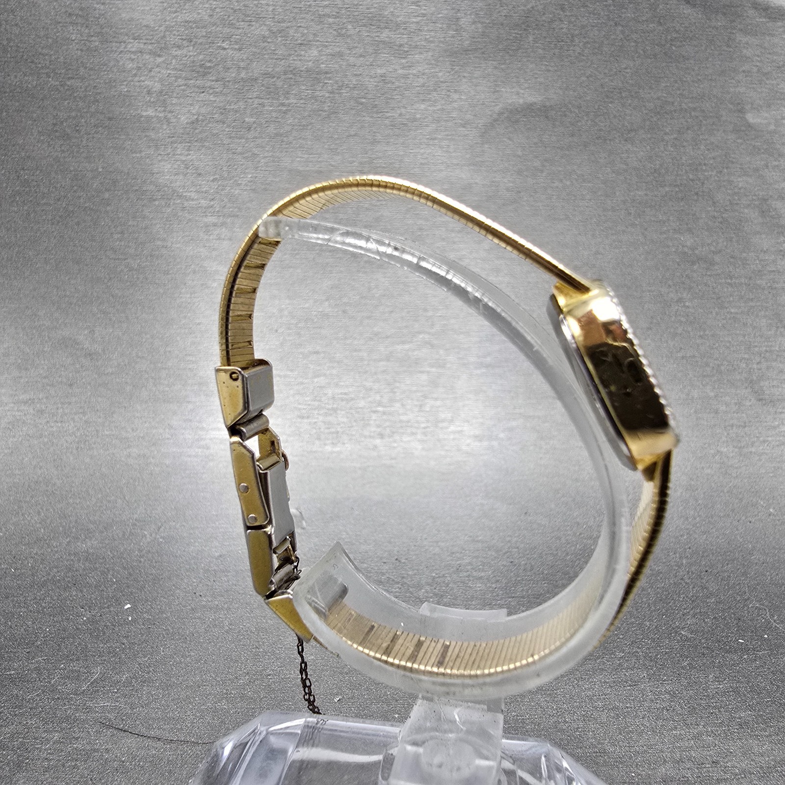 Bulova Watch Women 16mm Black Dial Gold Tone Oval 84505 New Battery Vintage