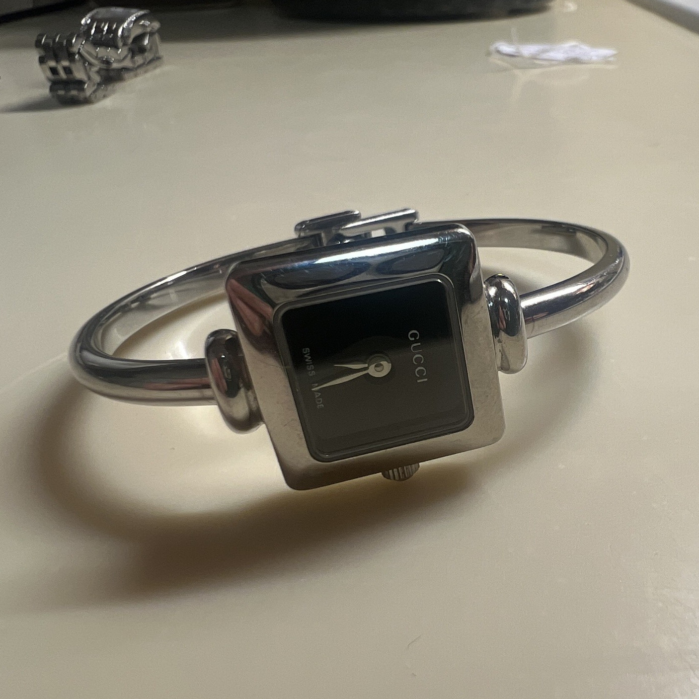 Authentic Gucci 1900L Ladies Bangle Watch | Black Dial Stainless Steel Swiss