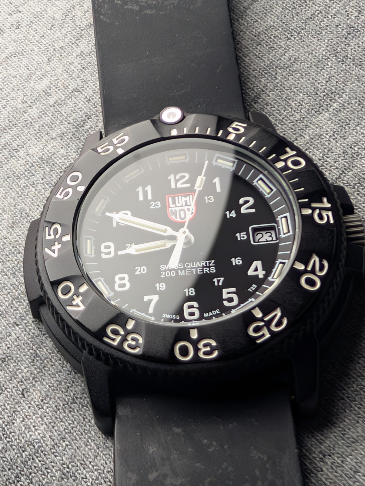 Luminox Series 3000/3900 Men’s Quartz 200m 39mm Black Carbon Date Rubber