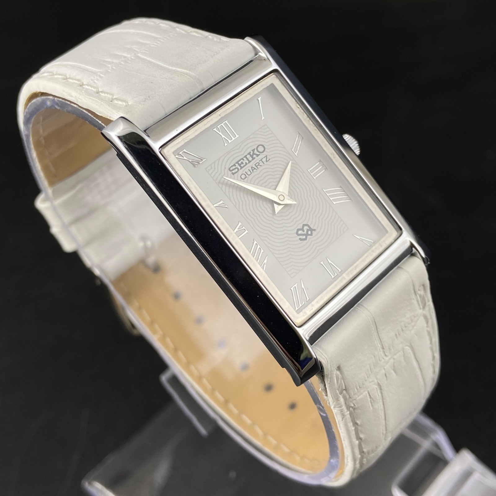 Vintage Seiko Slim Tank Quartz Men White Dial Dress Watch-Free DDP Shipping