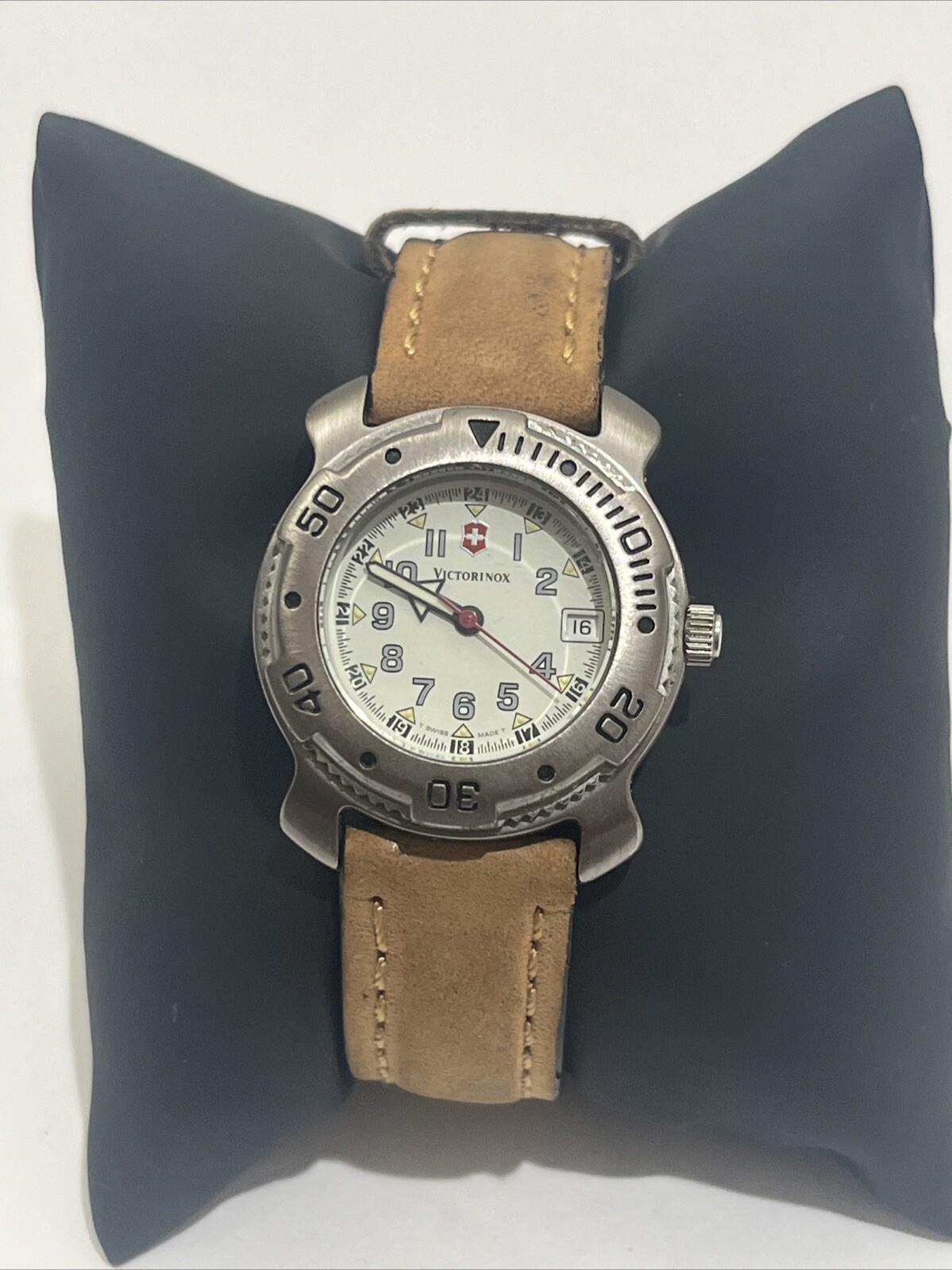 Victorinox SWISS ARMY Ladies Watch 50 MTR Water Resident W/ New Battery!