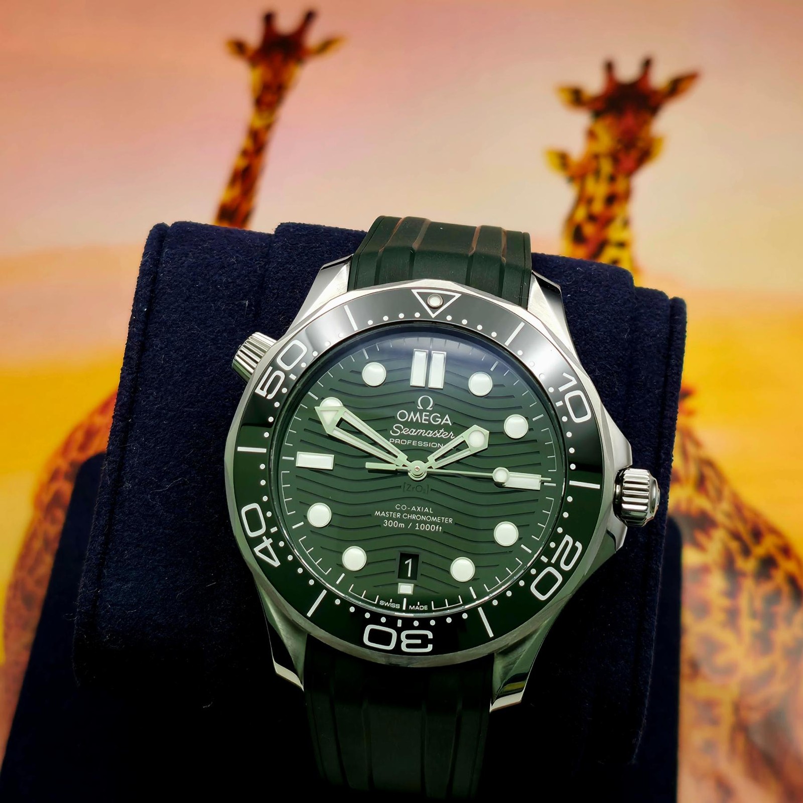 2025 OMEGA Seamaster Diver 300m 210.32.42.20.10.001 Seaweed Green Wave Box & Pps