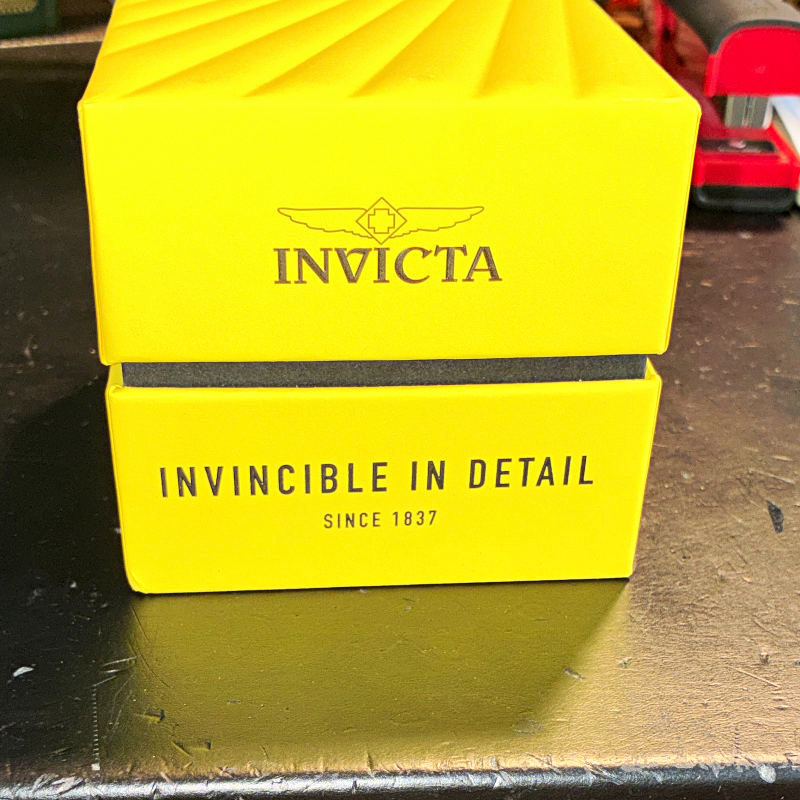 Invicta Men’s Chronograph Tachymeter Quartz Wristwatch Black Dial Steel Box