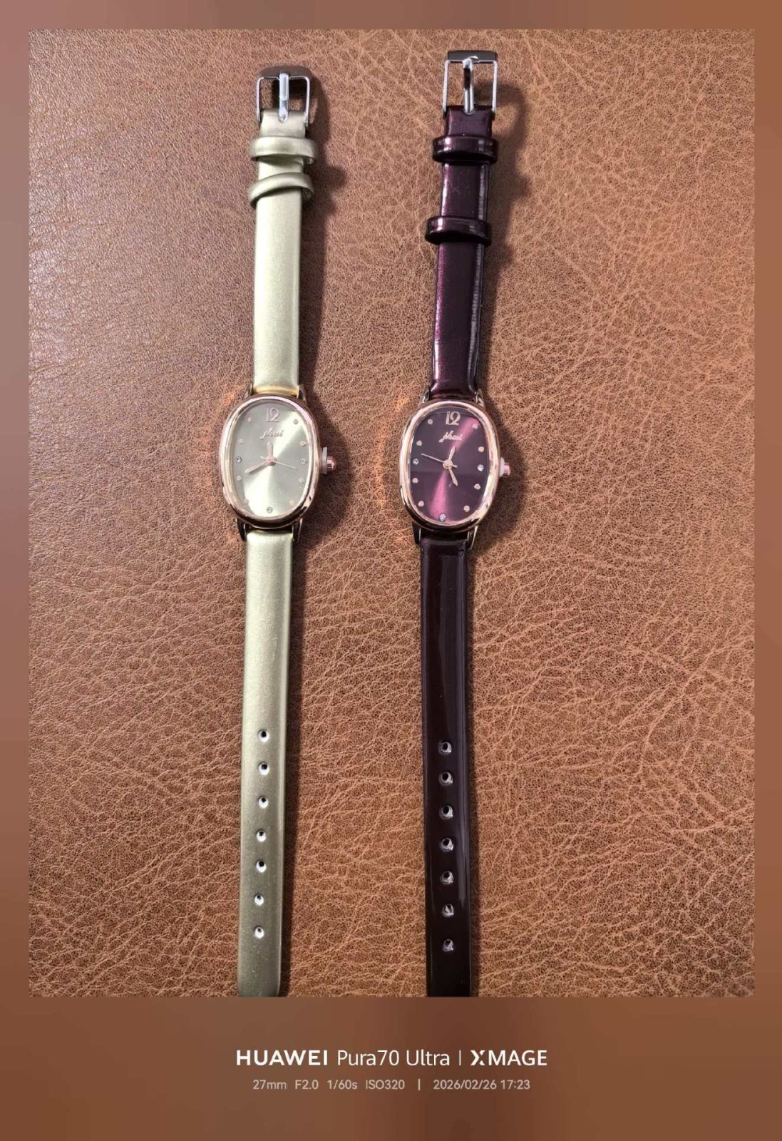Women’s Quartz Watch With Oval Dial Featuring Ordinary Glass Mirror And PU Strap