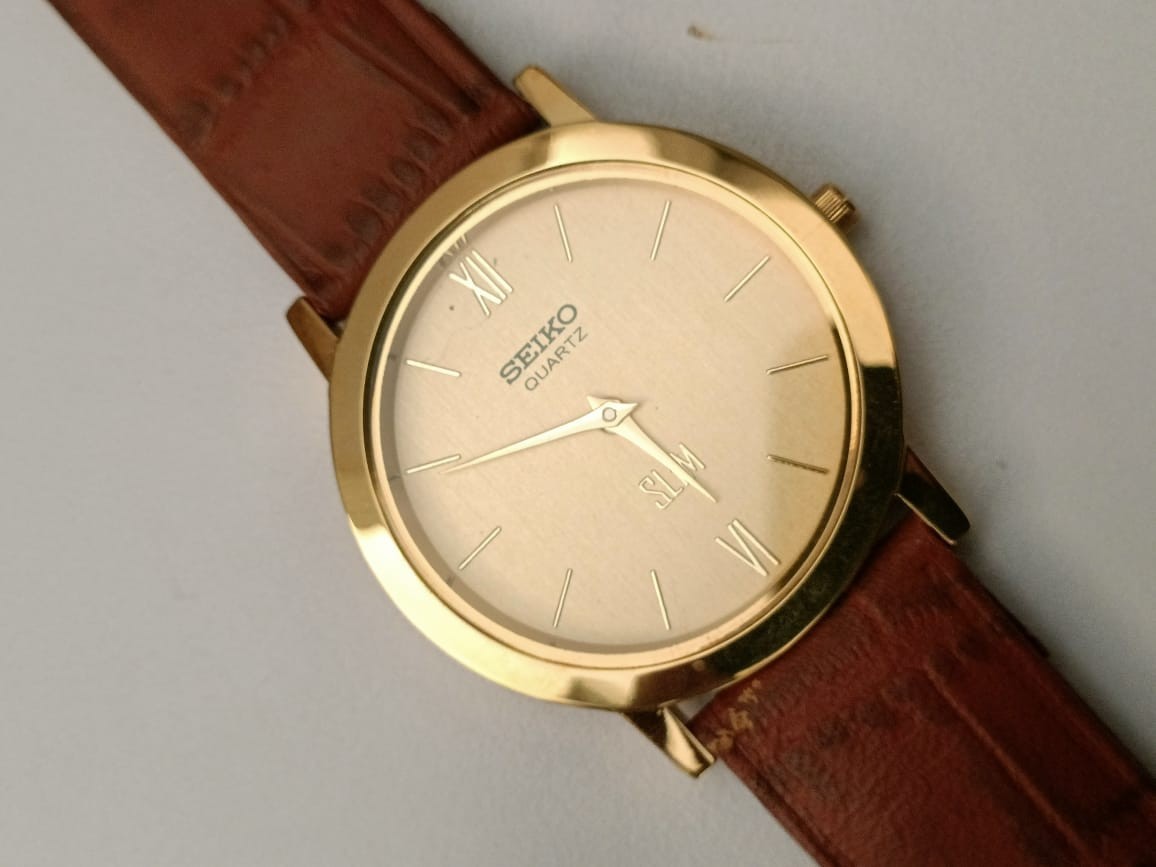 Vintage Seiko Quartz Japan Made White Dial Men’s Wrist Watch Looking Good