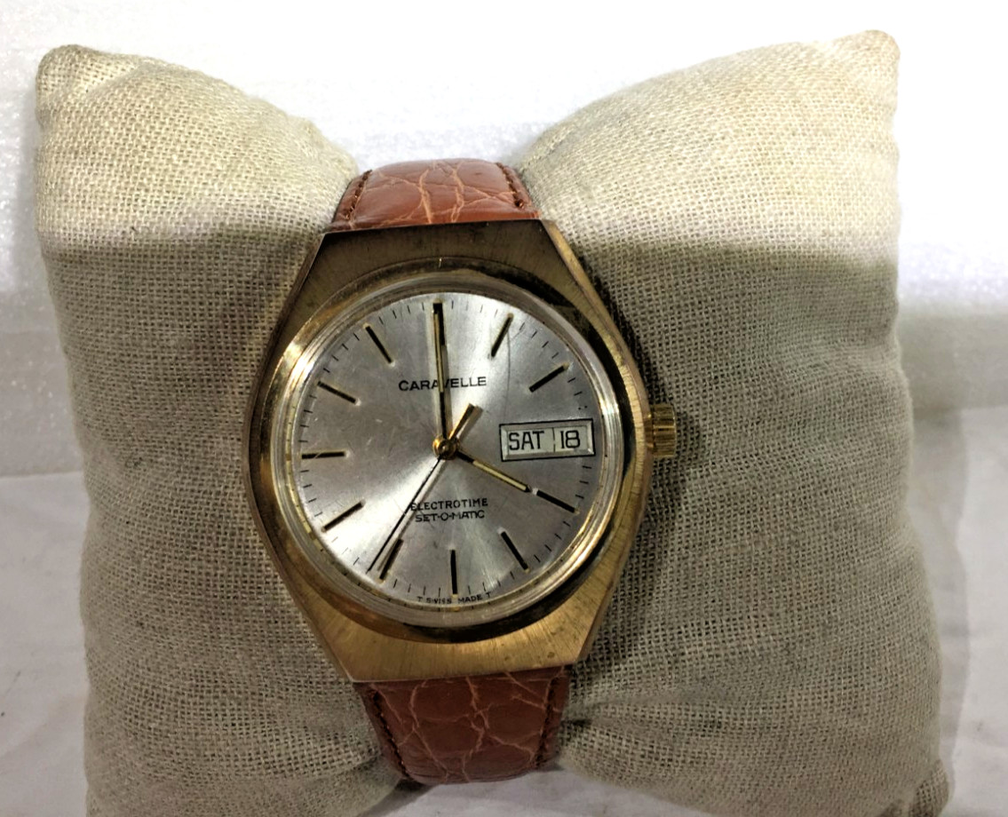 Vtg 1970’s Caravelle Electrotime Day Date Wristwatch Steel & Gold Tone 7J Works