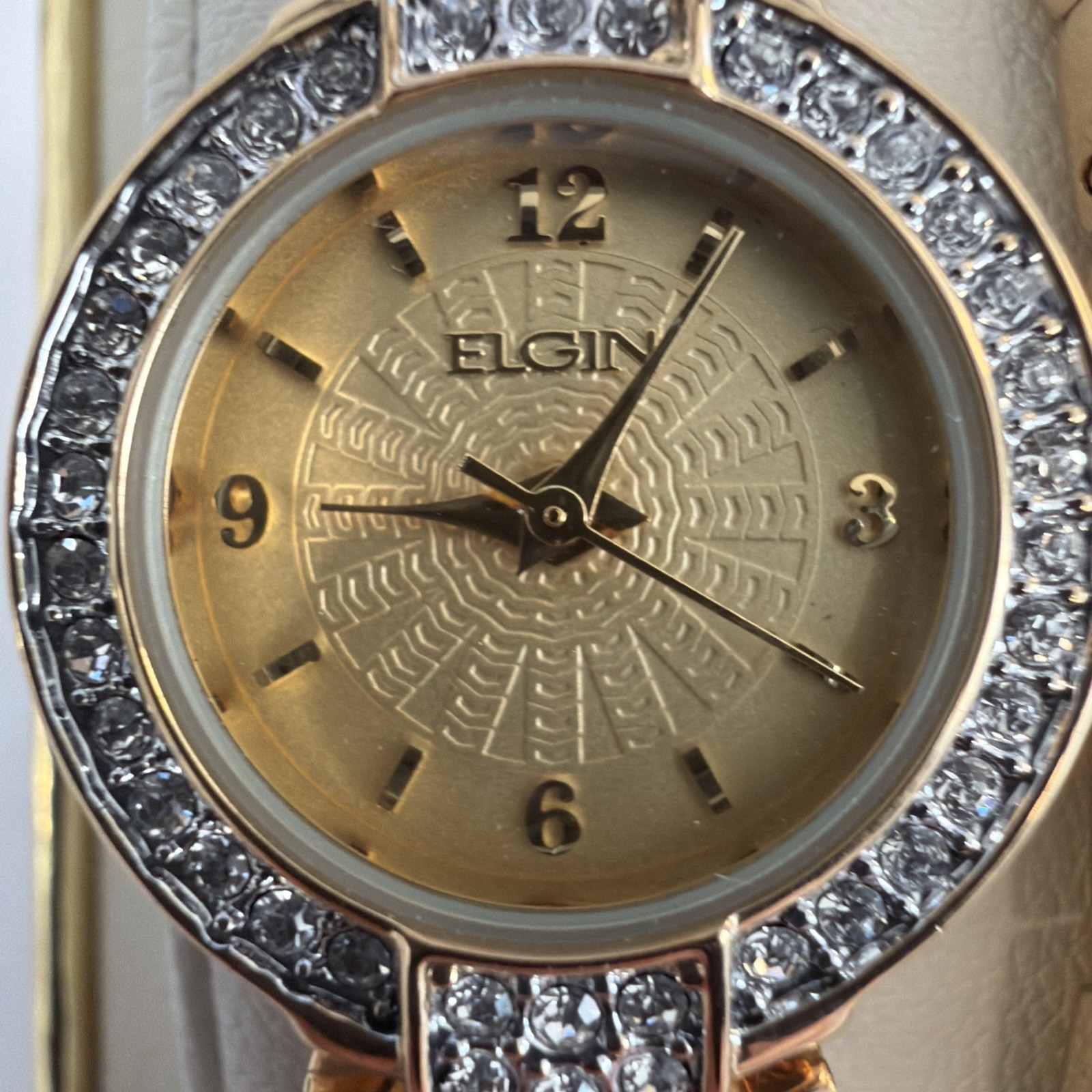 Elgin EG17010ST Adult Woman’s Analog Watch Set with Arrow Link Design in Gold