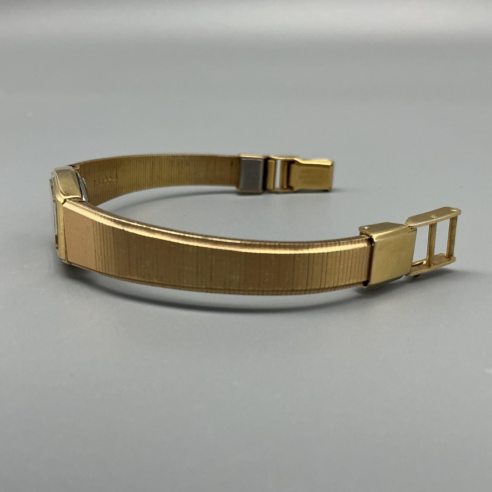 Vintage Seiko Womens Watch 13mm Gold Tone Rectangle 2E20-5139 New Battery 5″