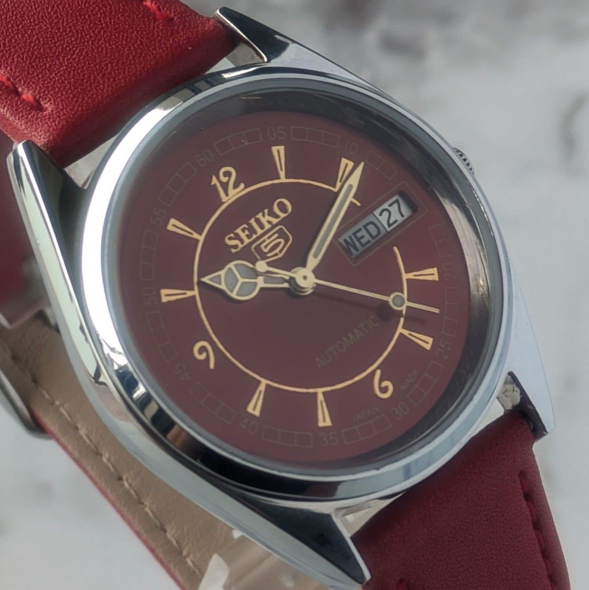 Working Condition SEIKO 5 Automatic Vintage Ruby Red Dial Bar Index Sunburst Lea