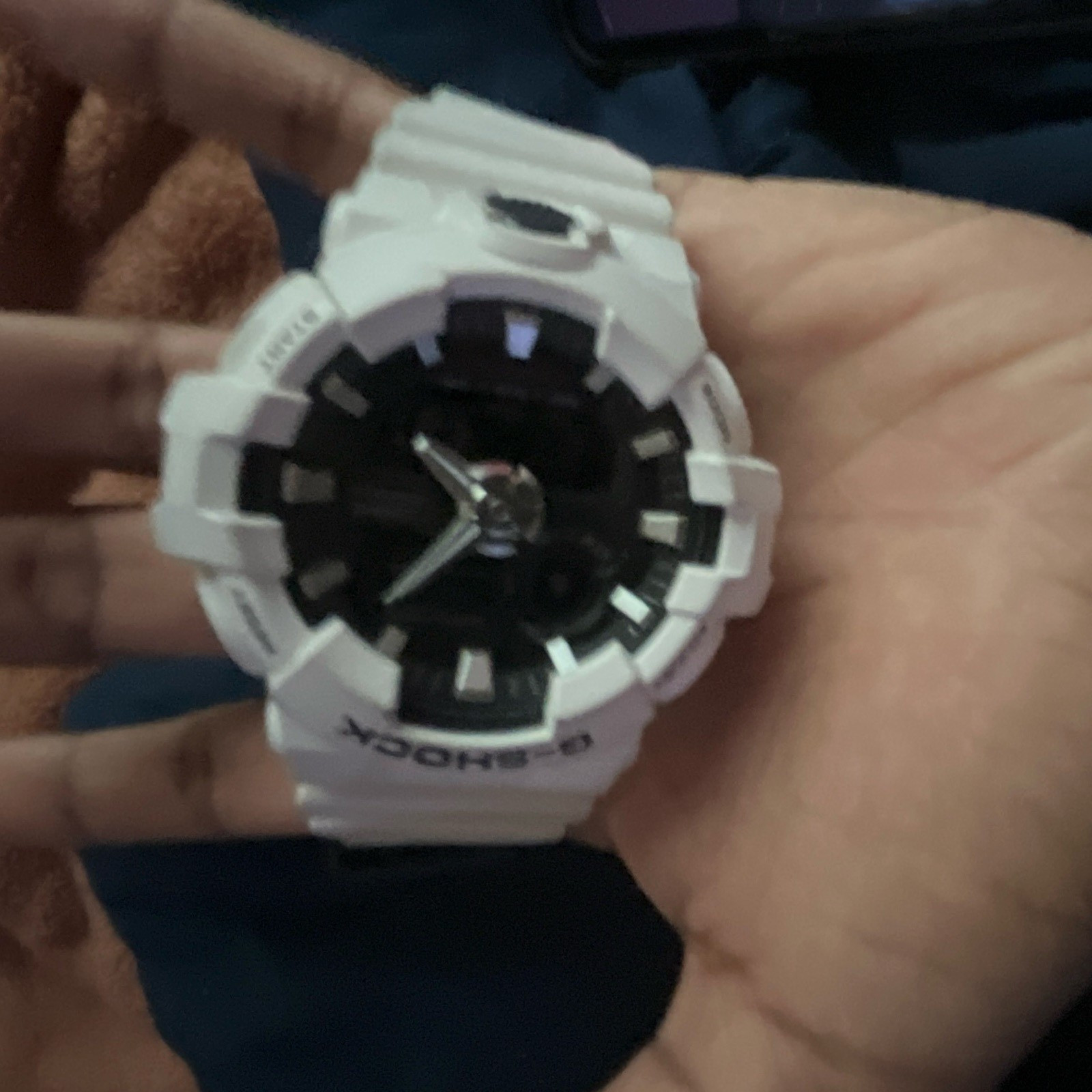 Casio G-SHOCK Men’s Analog Shock-Resistant 200m Quartz White Resin