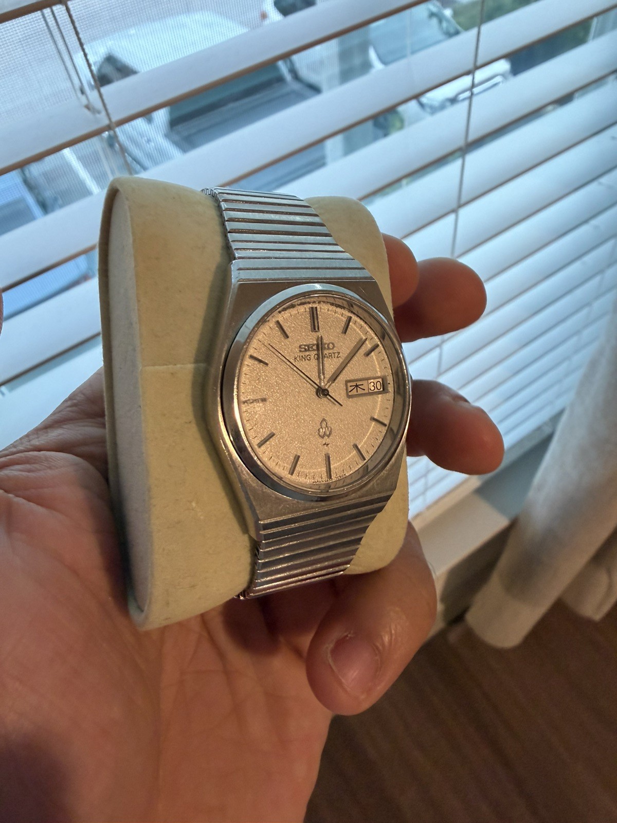 Seiko King Quartz 5856-7040 Silver Sand Dial (S92)